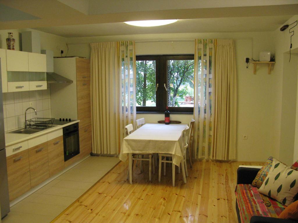 Apartments Eco Forest Resort Rakovica Rum bild
