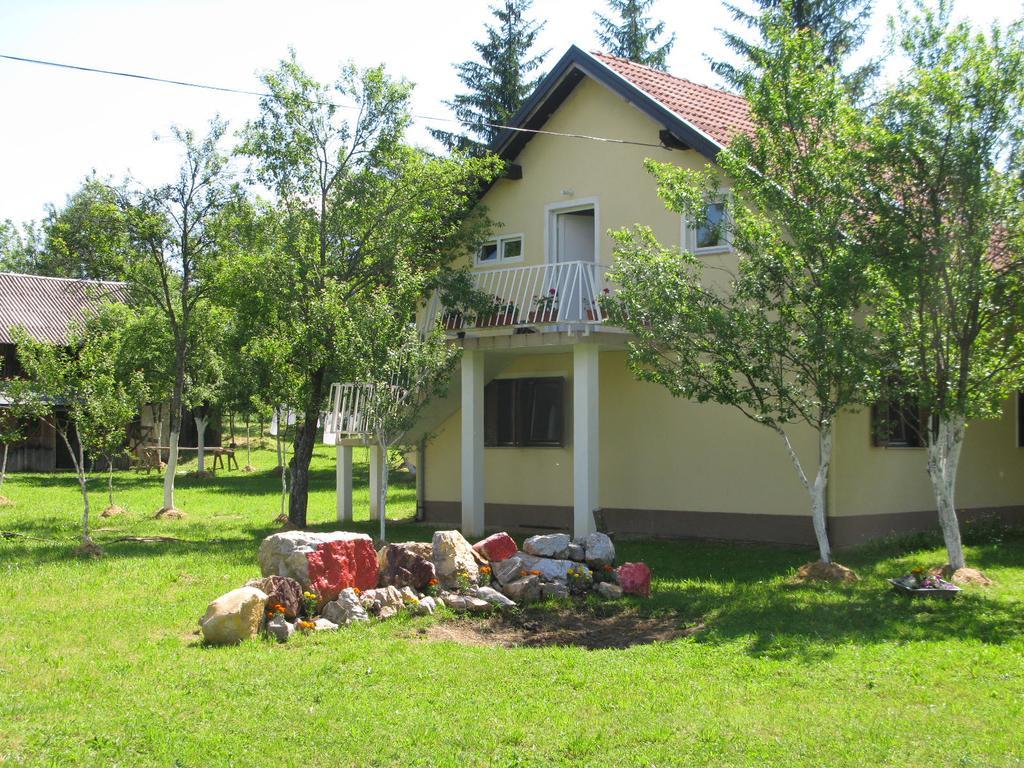 Apartments Eco Forest Resort Rakovica Exteriör bild